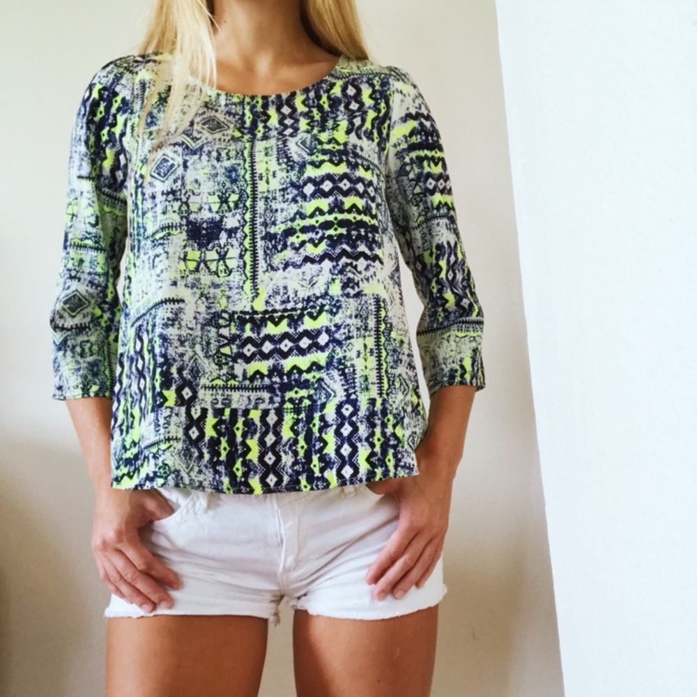 Lush 3/4 Sleeve Open Tulip Back Patterned Top Sz S